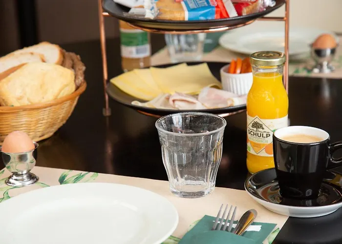 Hotell 50|50 Belmont 3*